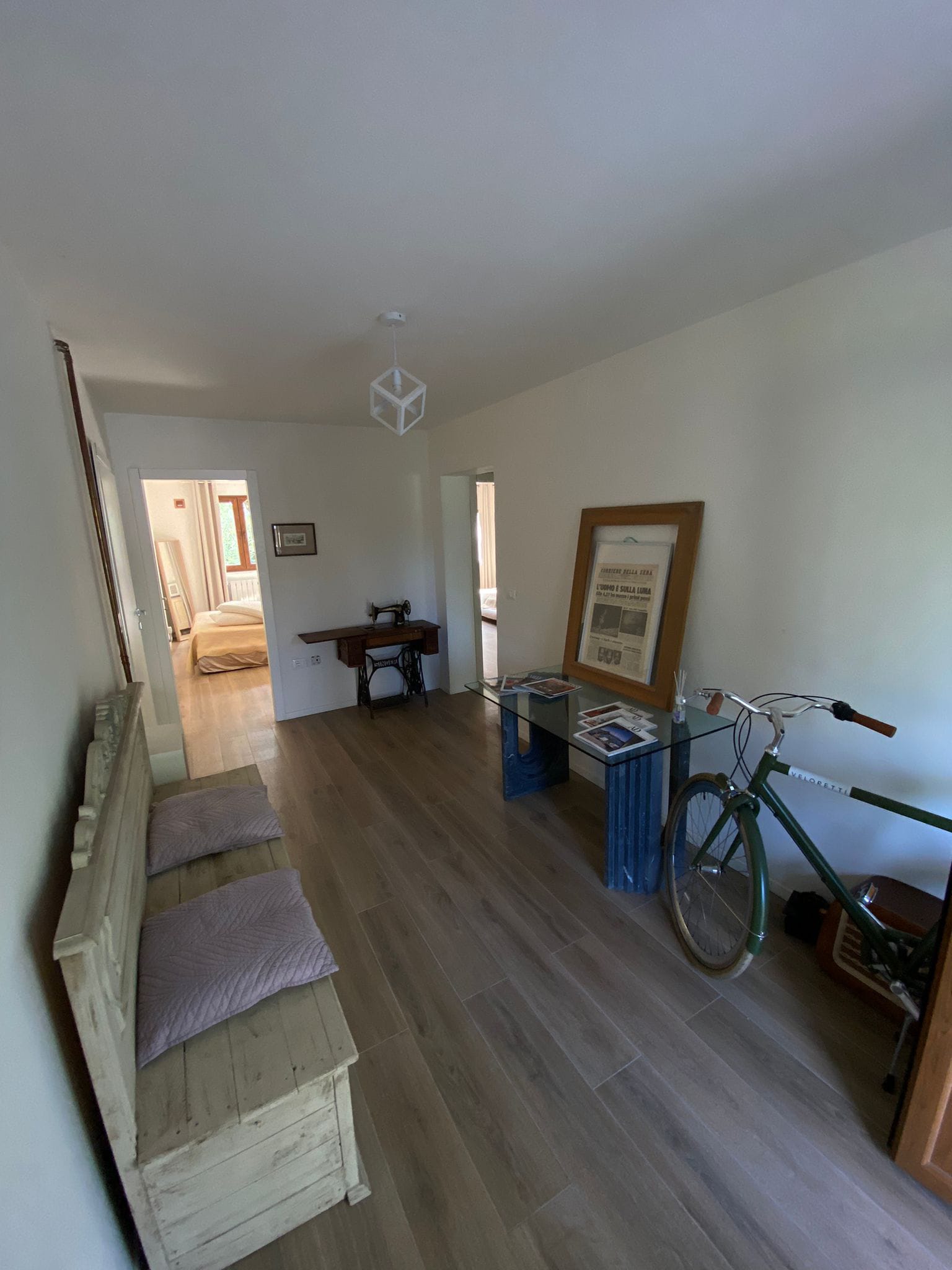 Ingresso con arredi d'epoca